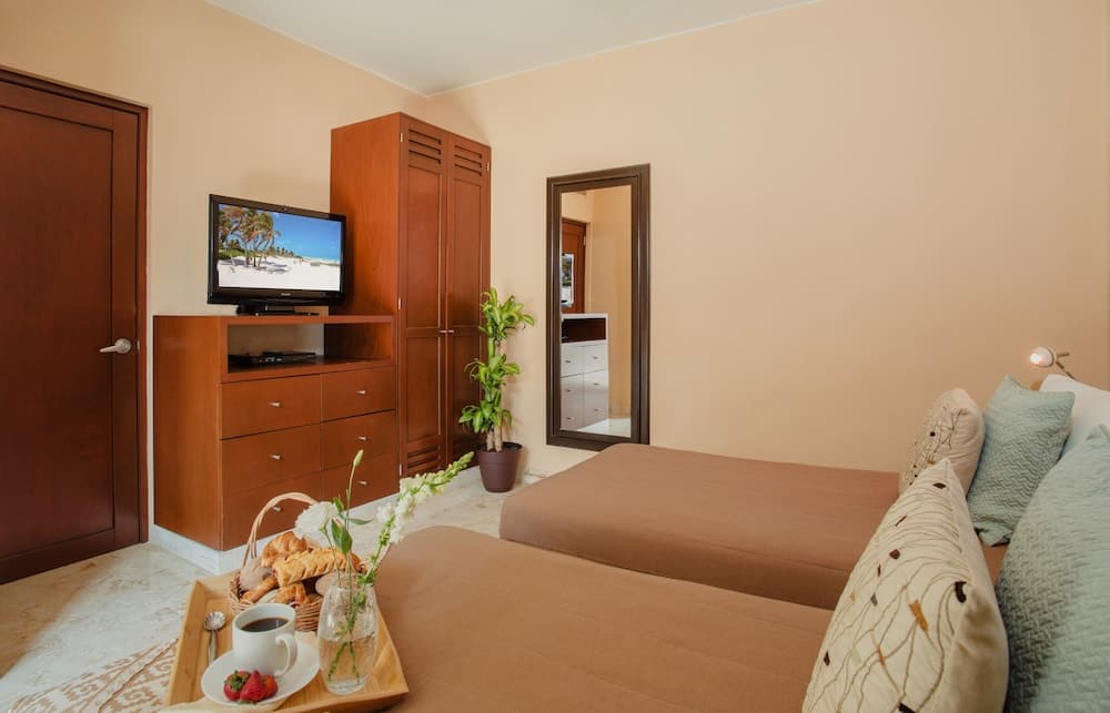 Maya Villa Condo Hotel & Beach Club