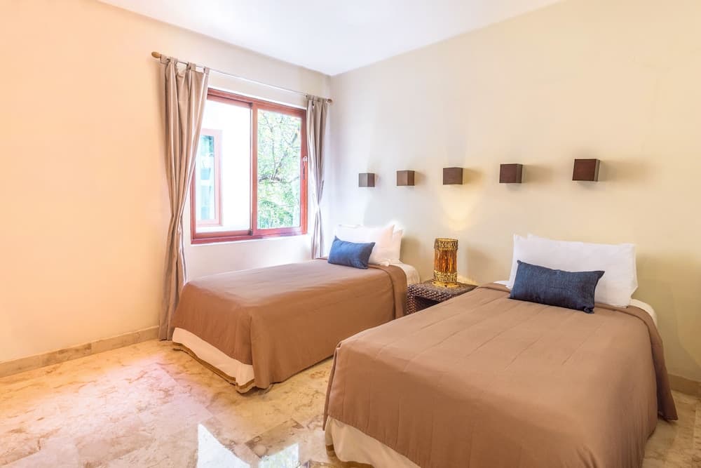 Maya Villa Condo Hotel & Beach Club