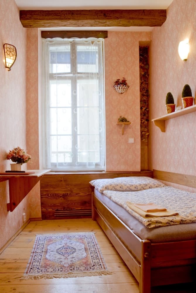 Alice Apartment House