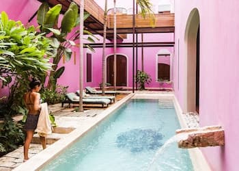 Rosas & Xocolate Boutique Hotel