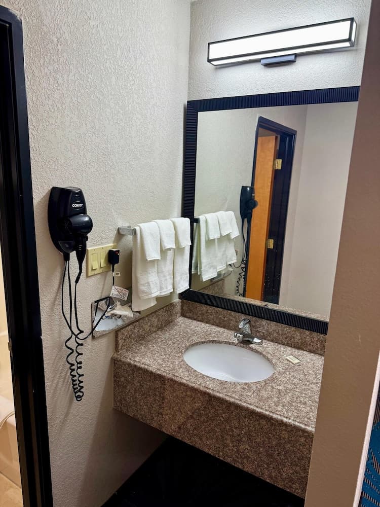 Days Inn by Wyndham Lincoln, IL