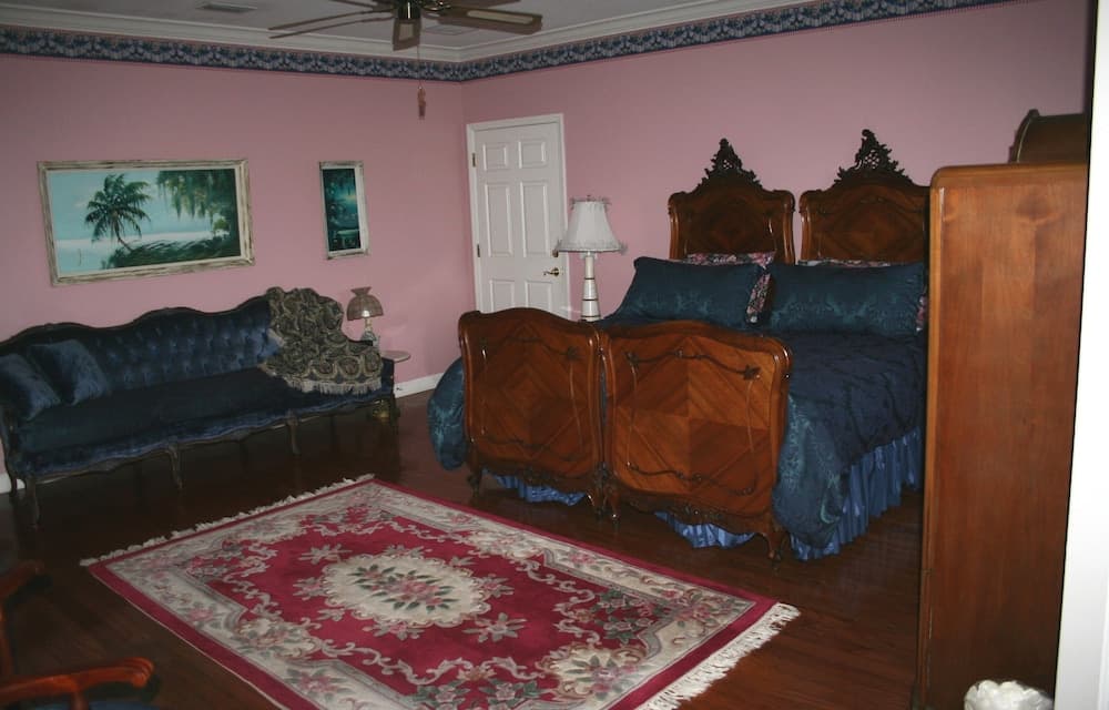 Heron Cay Lakeview Bed & Breakfast Inn