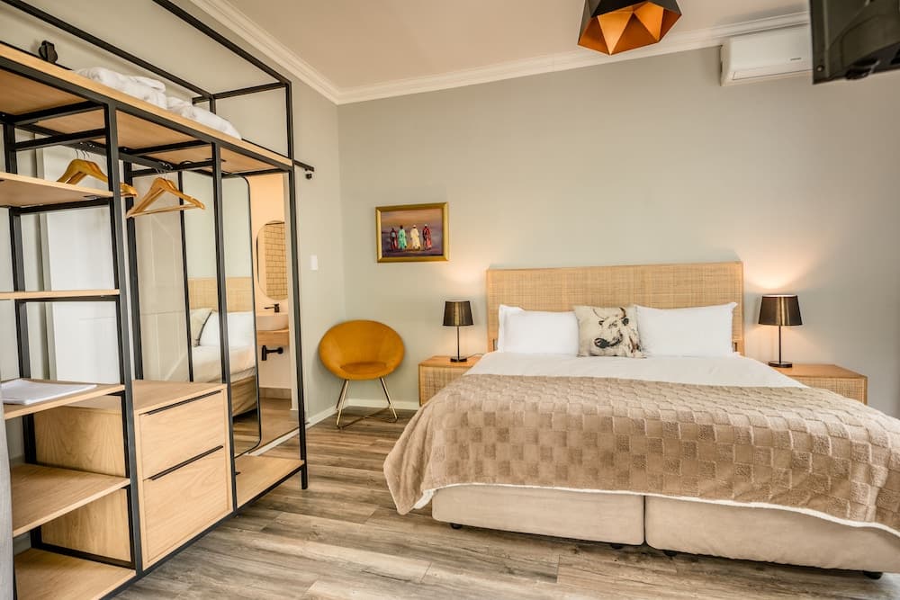 Corner House Residence