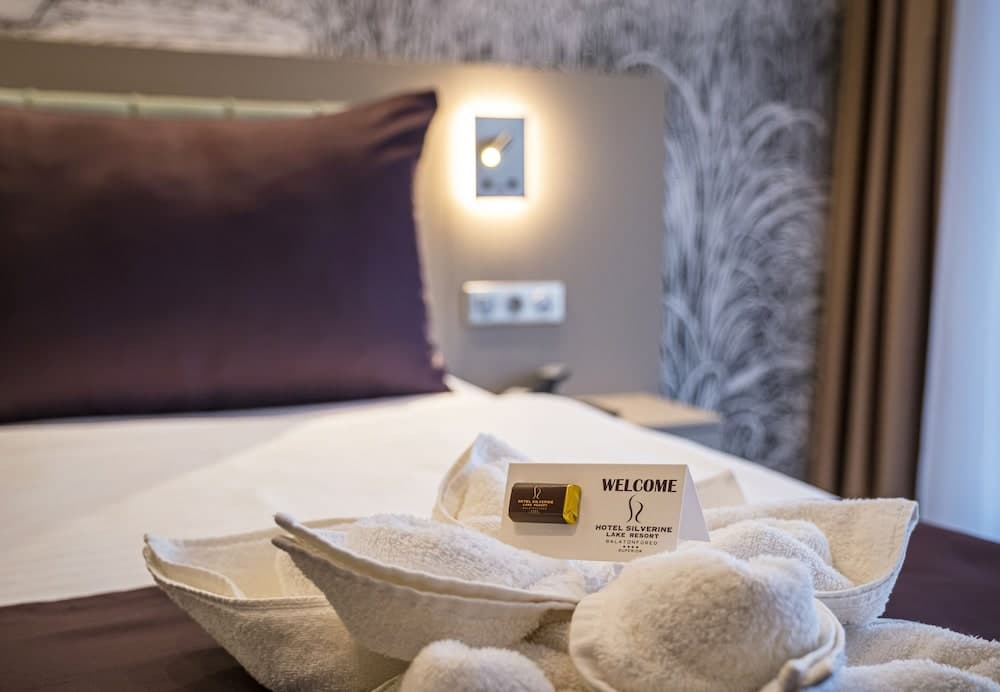 Hotel Golden Lake Resort