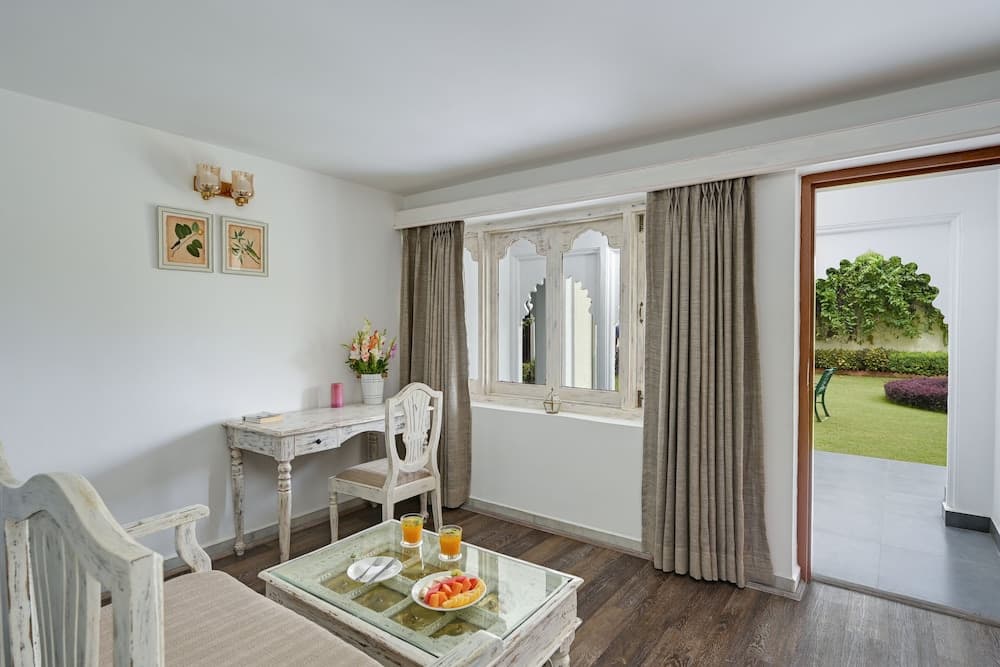 Swaroop Vilas - Lake Facing Boutique Hotel