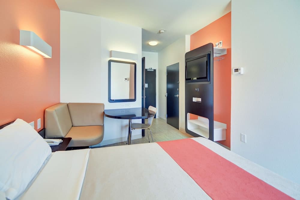 Motel 6 Roanoke, TX - Northlake - Speedway