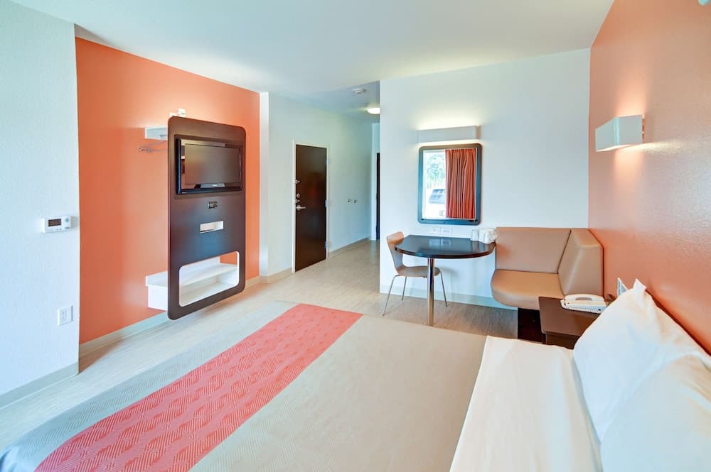 Motel 6 Roanoke, TX - Northlake - Speedway