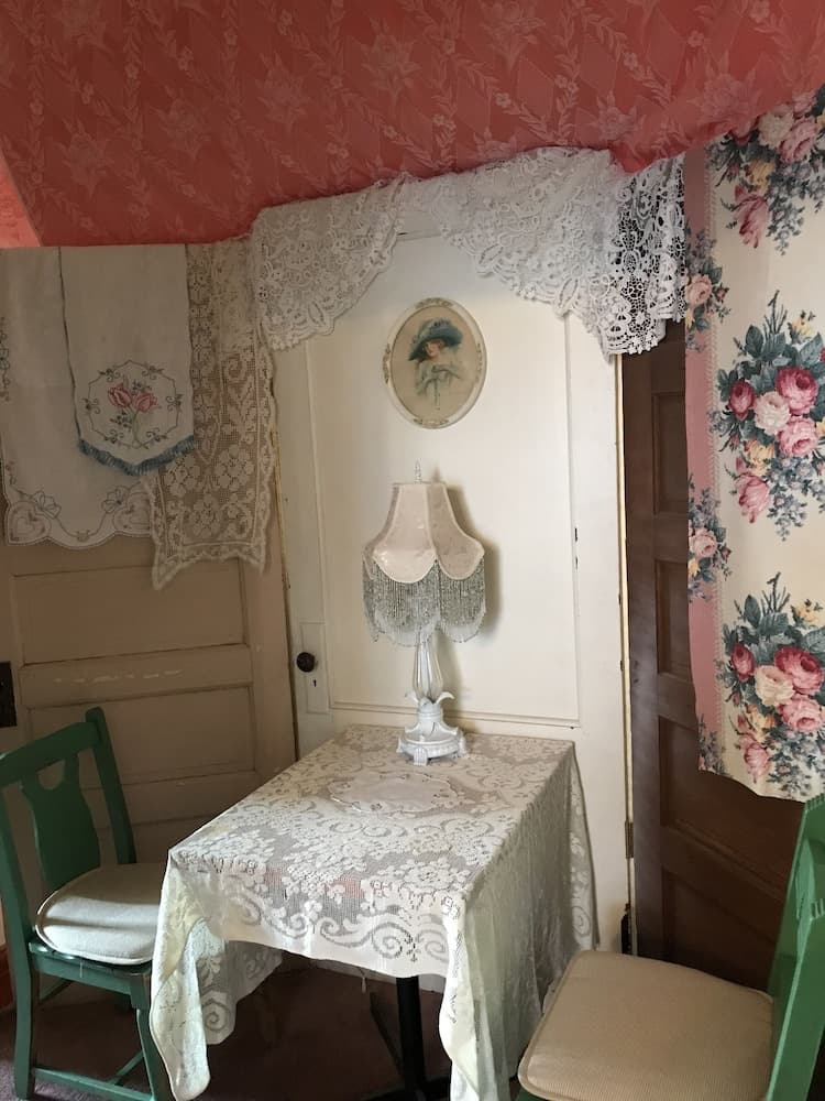 Violet Rose Bed & Breakfast