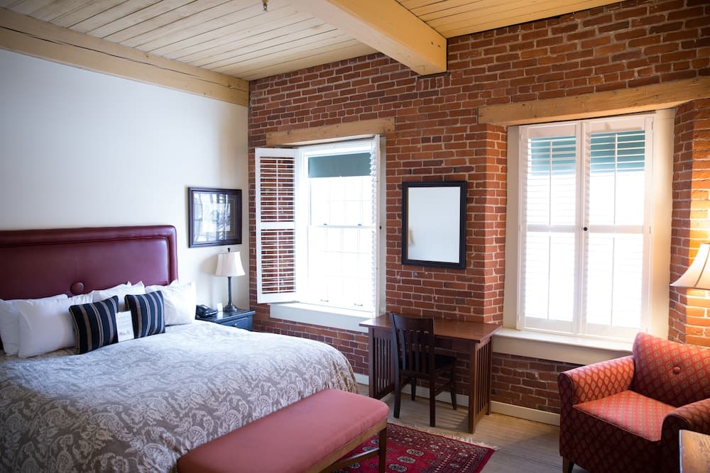 The Common Man Inn & Restaurant