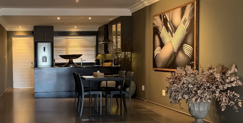 Hillhouse 302 - Near Two Oceans Aquarium