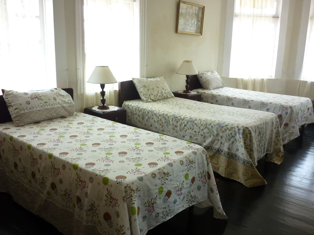 DeMontevin Lodge Hotel