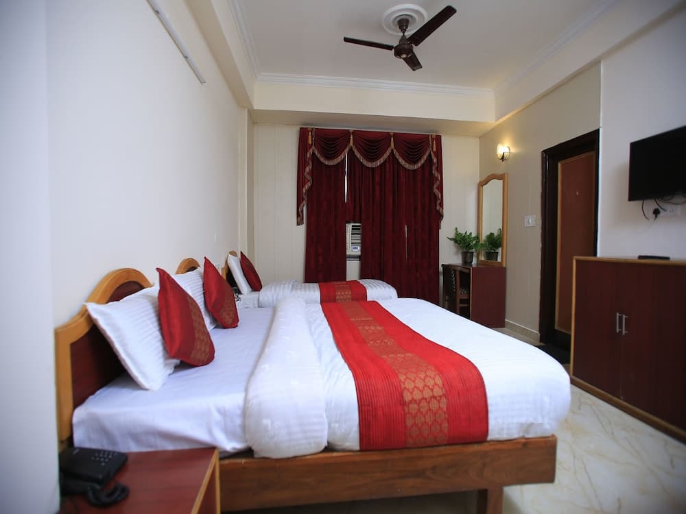 OYO 13326 Gupta Palace