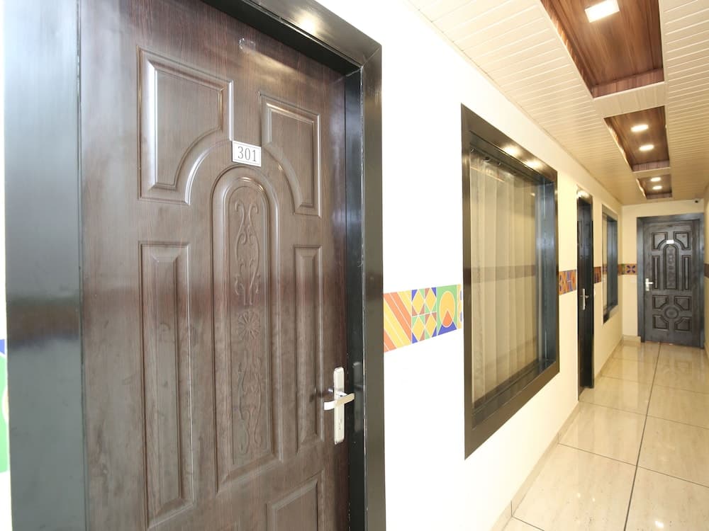 Capital O 17081 Hotel Signia