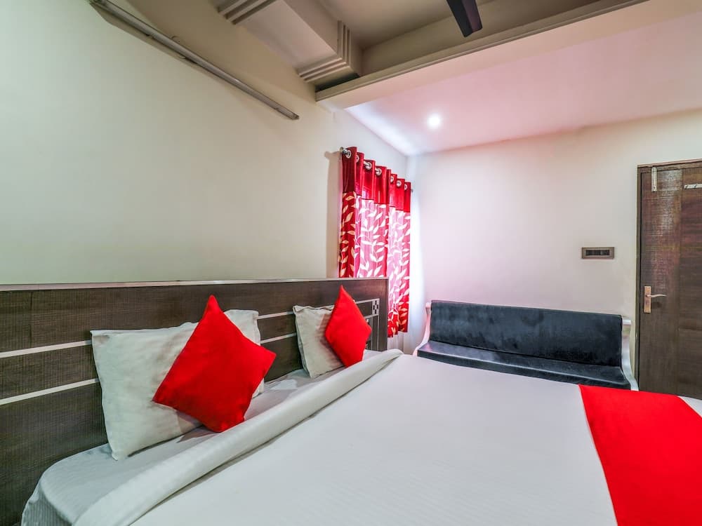 OYO 16930 Madhura Inn