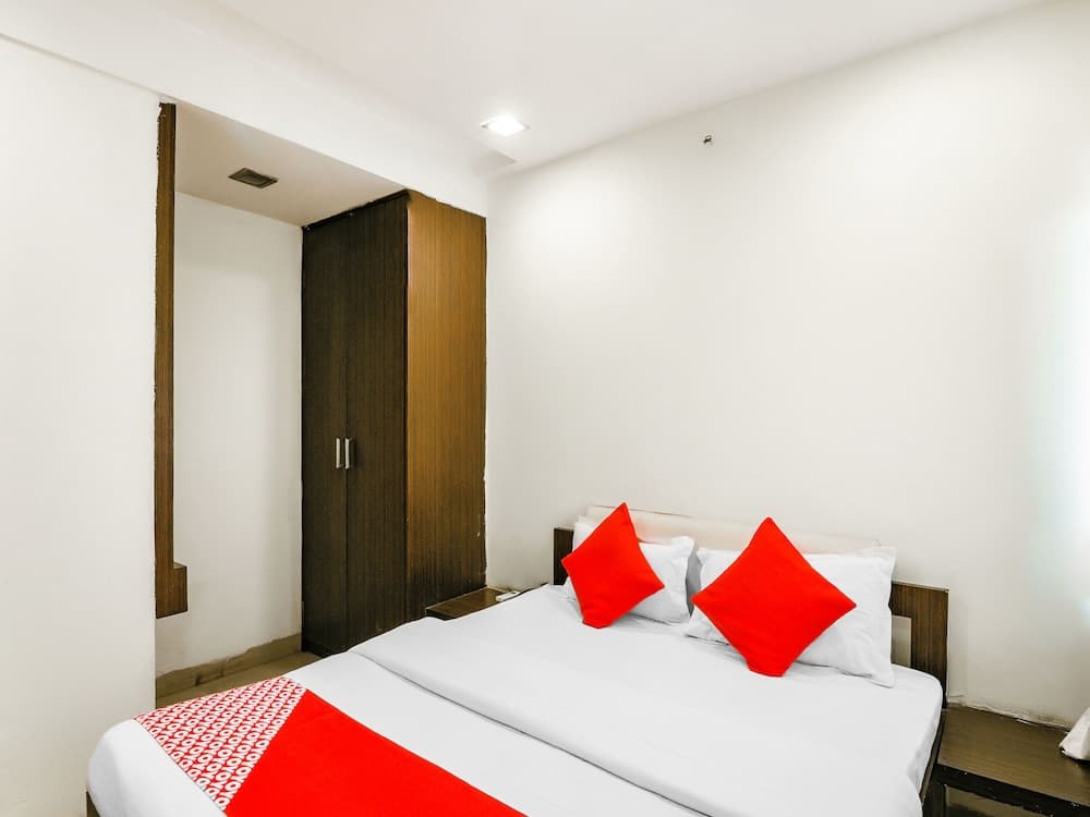 OYO 13810 Hotel The Gentleman