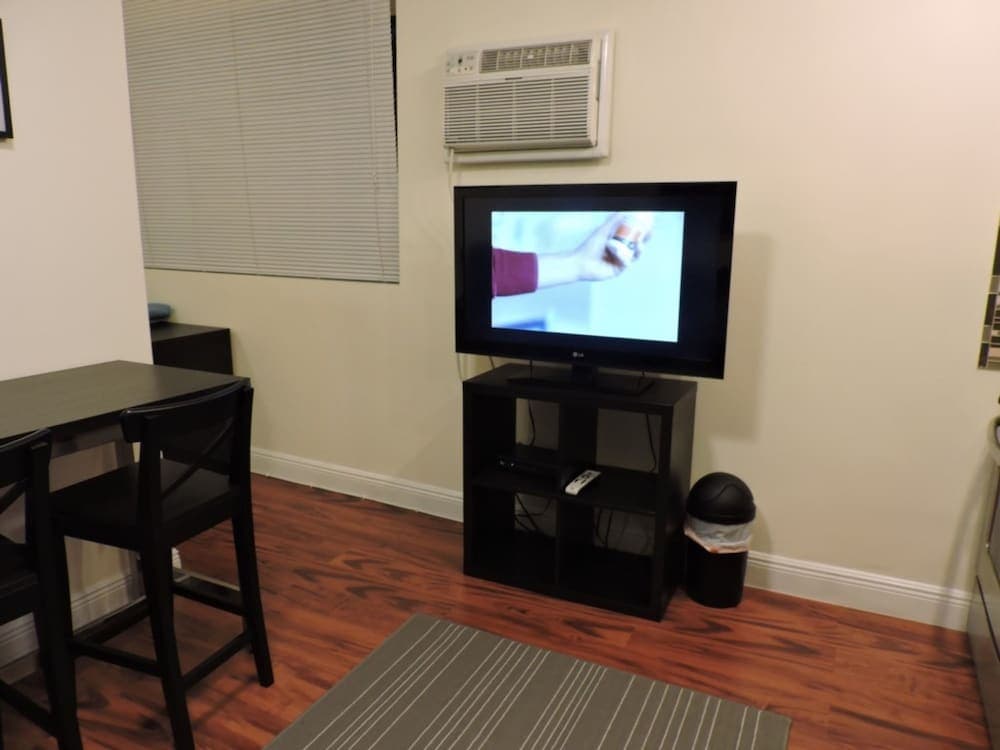 Seabreeze Beachside Studios by ValGal