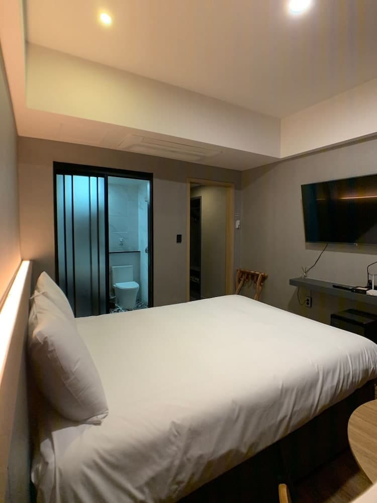 Renaissance Hotel - Hostel