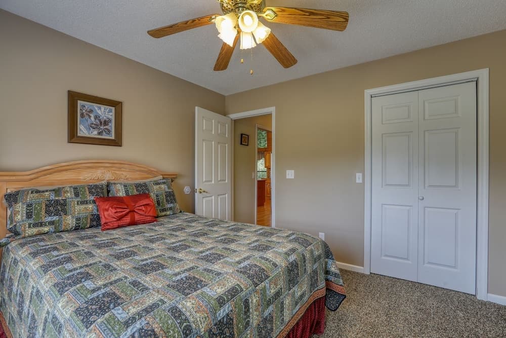 Moosetrax - 3 Bedrooms, 2 Baths, Sleeps 6 Cabin by RedAwning