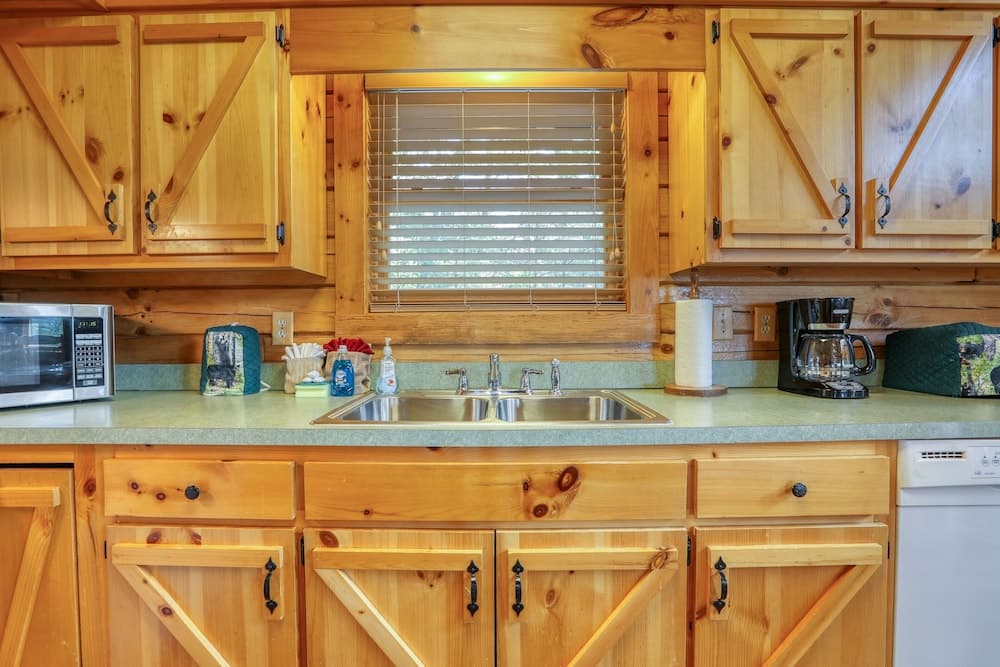 Mountain View - 2 Bedrooms, 2 Baths, Sleeps 6 Cabin by RedAwning