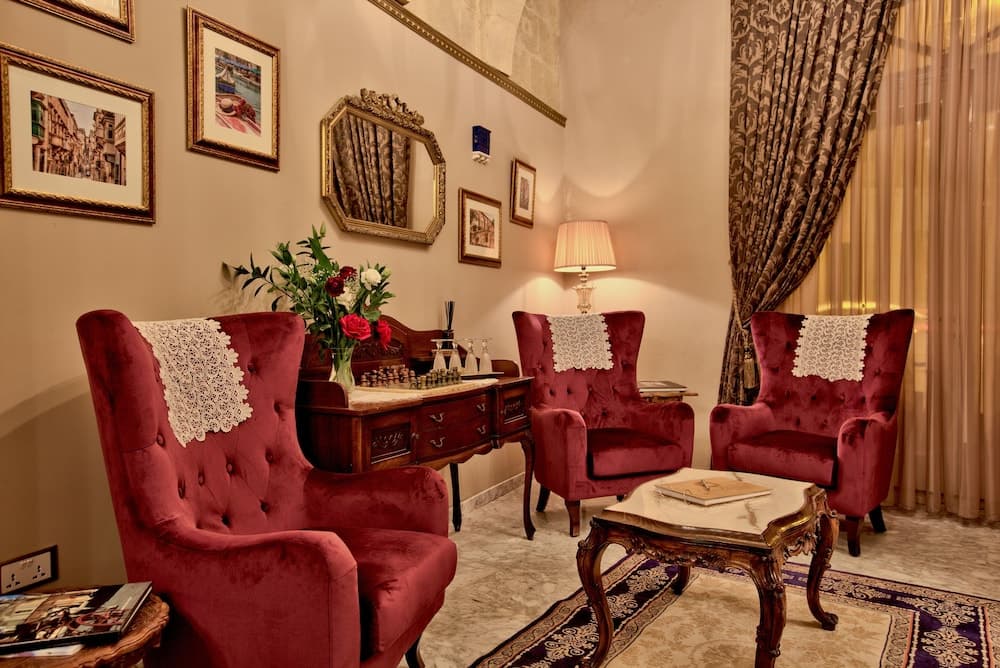 Julina Boutique Living