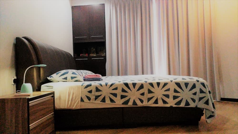 PJ8 Service Suite Pool View