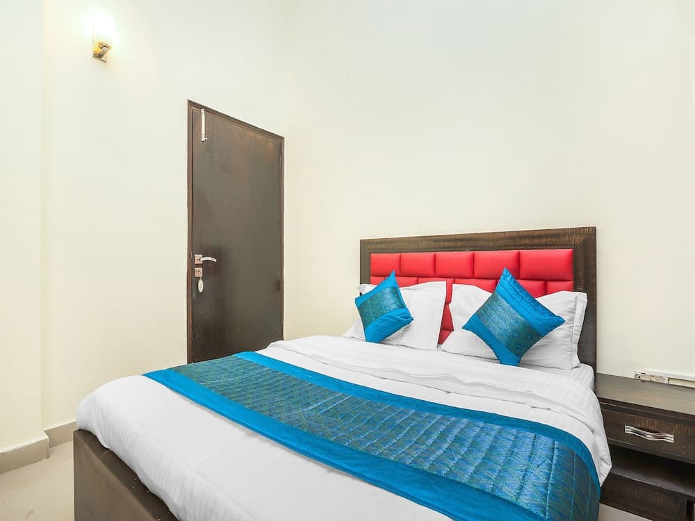 OYO 14245 Amitabh Guest house