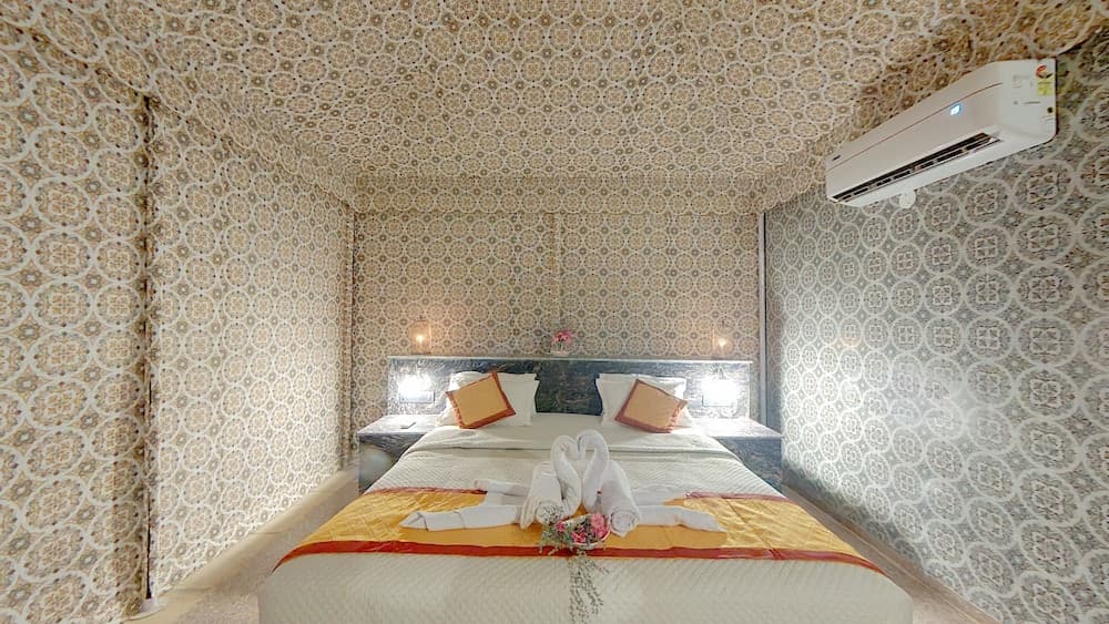 Seven Palms Luxury Camp