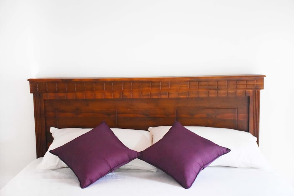 Ceylon Hostel - Colombo Int Airport