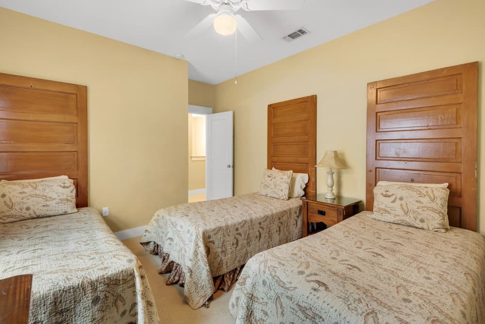 Sea Side 4 Bedroom Townhouse by RedAwning