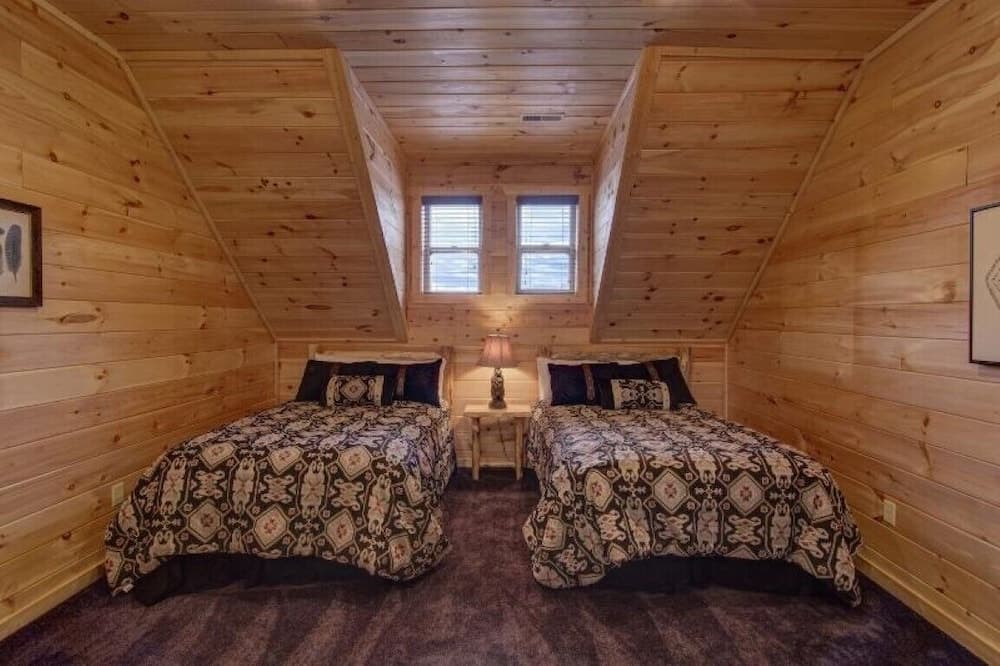 Grand Cherokee Lodge - 5 Bedrooms, 5 Baths, Sleeps 20 Home by Redawning