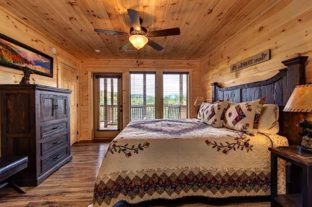 Rocky Top Lodge - 9 Bedrooms, 8 Baths, Sleeps 40 Home by Redawning