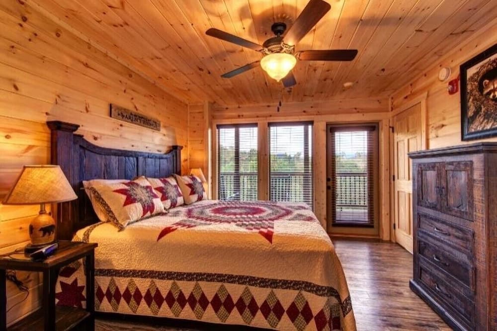 Rocky Top Lodge - 9 Bedrooms, 8 Baths, Sleeps 40 Home by Redawning