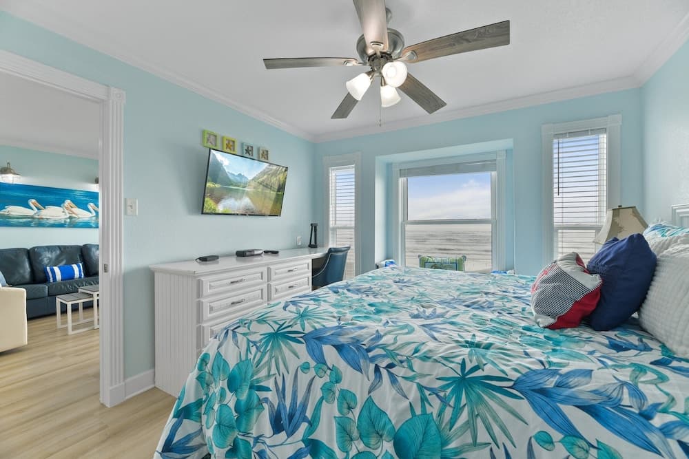 Seascape 2114 2 Bedroom Condo by RedAwning