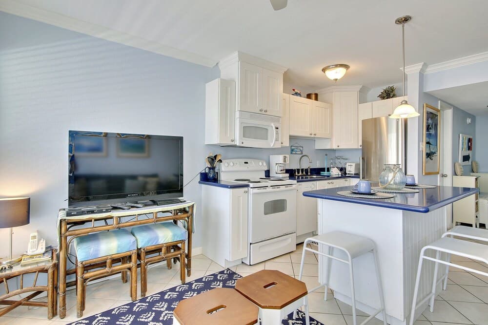 Seascape 1120 Studio Bedroom Condo by RedAwning