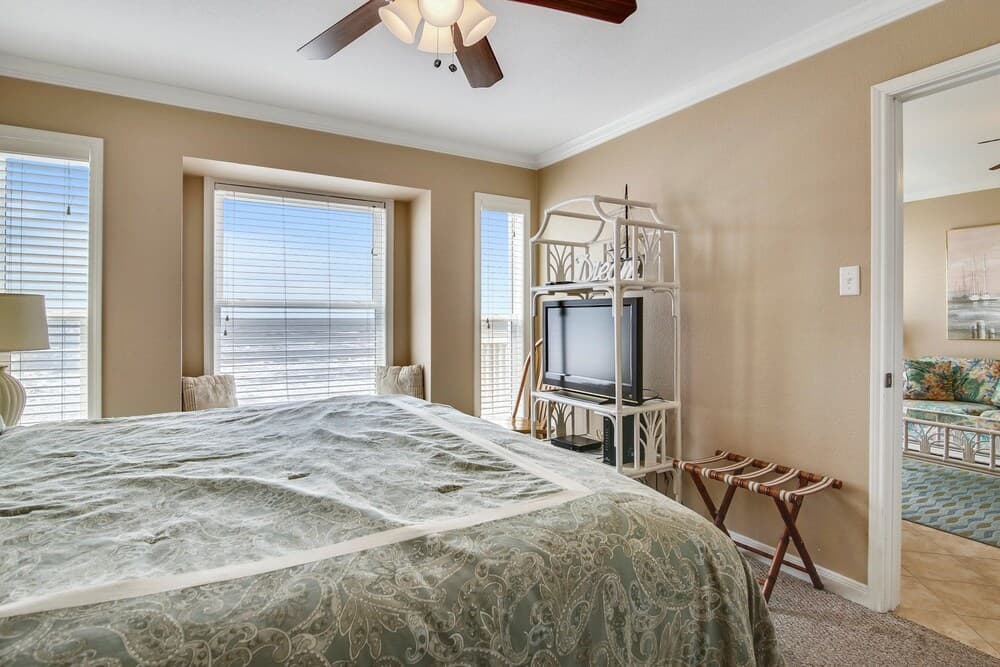 Seascape 1210 1 Bedroom Condo by RedAwning