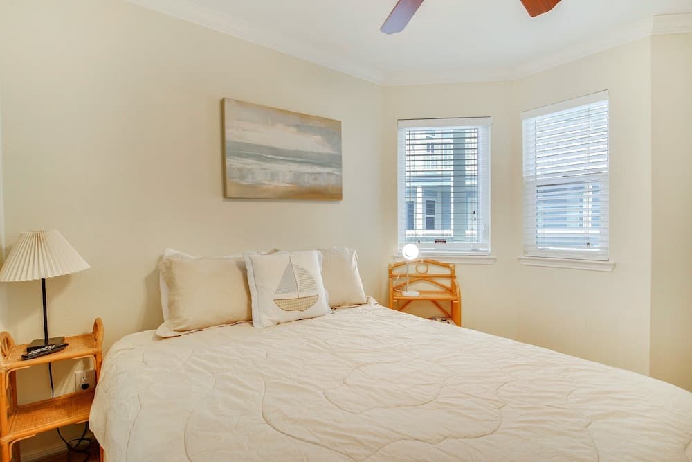 Seascape 1104 1 Bedroom Condo by RedAwning