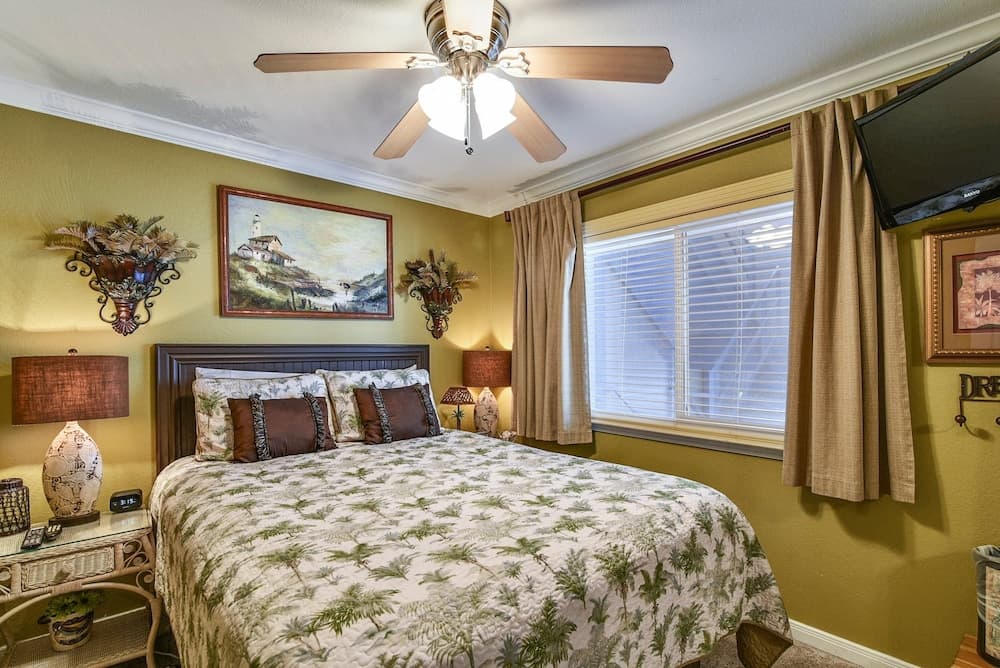 Seascape 1209 2 Bedroom Condo by RedAwning