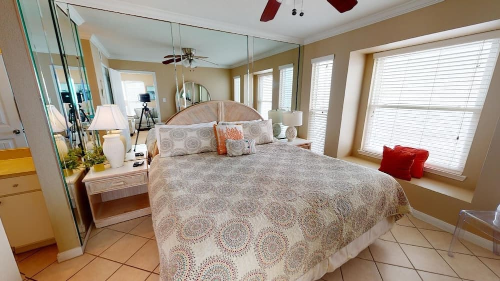 Seascape 1308 2 Bedroom Condo by RedAwning