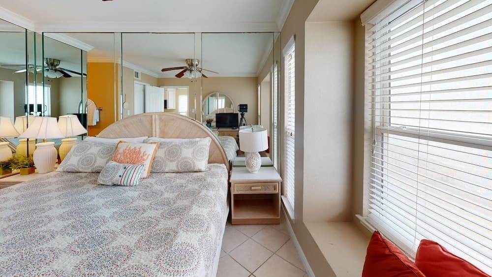 Seascape 1308 2 Bedroom Condo by RedAwning