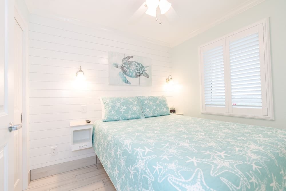 Seascape 2302 1 Bedroom Condo by RedAwning