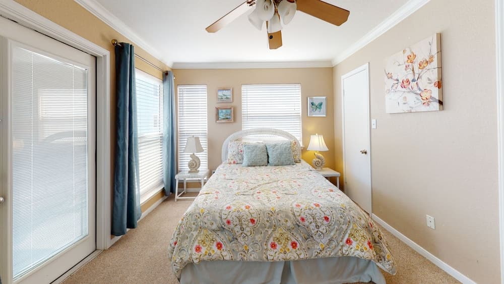 Seascape 2201 2 Bedroom Condo by RedAwning