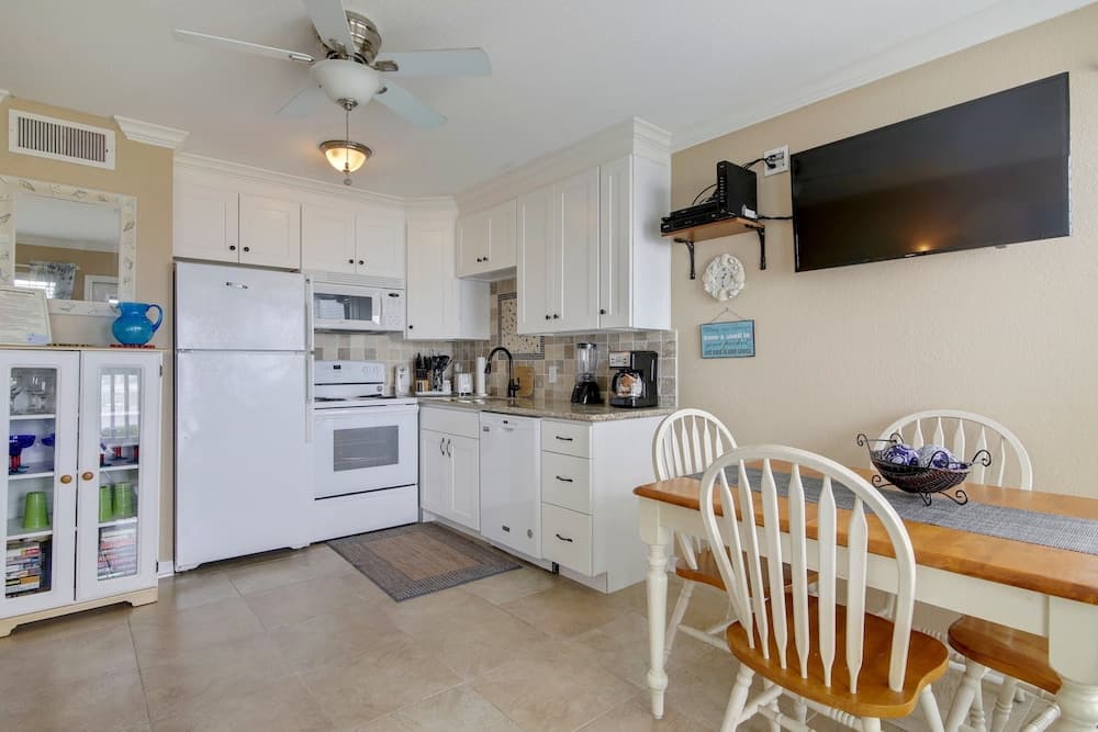 Seascape 2318 1 Bedroom Apts by RedAwning