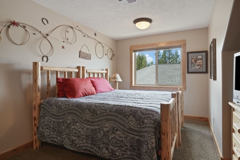 5 Vine Maple 6 Bedroom Home by Redawning