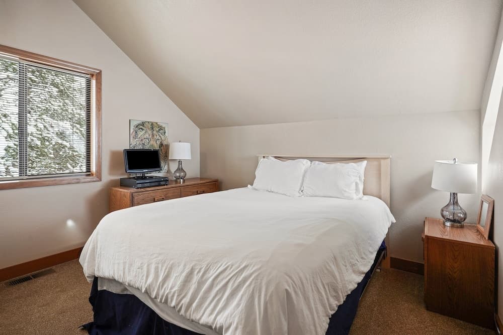 8 Mt Baker Home with Hot Tub by RedAwning