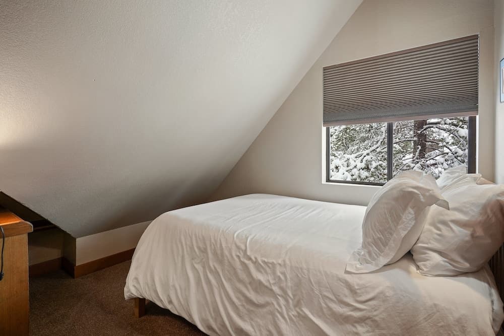 8 Mt Baker Home with Hot Tub by RedAwning