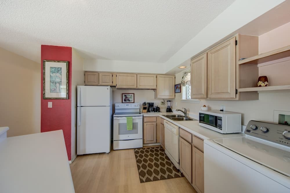 Ali'i Kai 2201 2 Bedroom Condo by Redawning