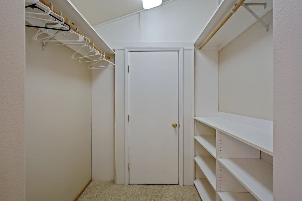 11 Tournament 5 Bedroom Home by RedAwning