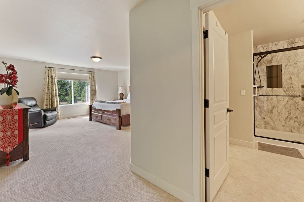 Quinn Creek 4 Bedroom Home by RedAwning