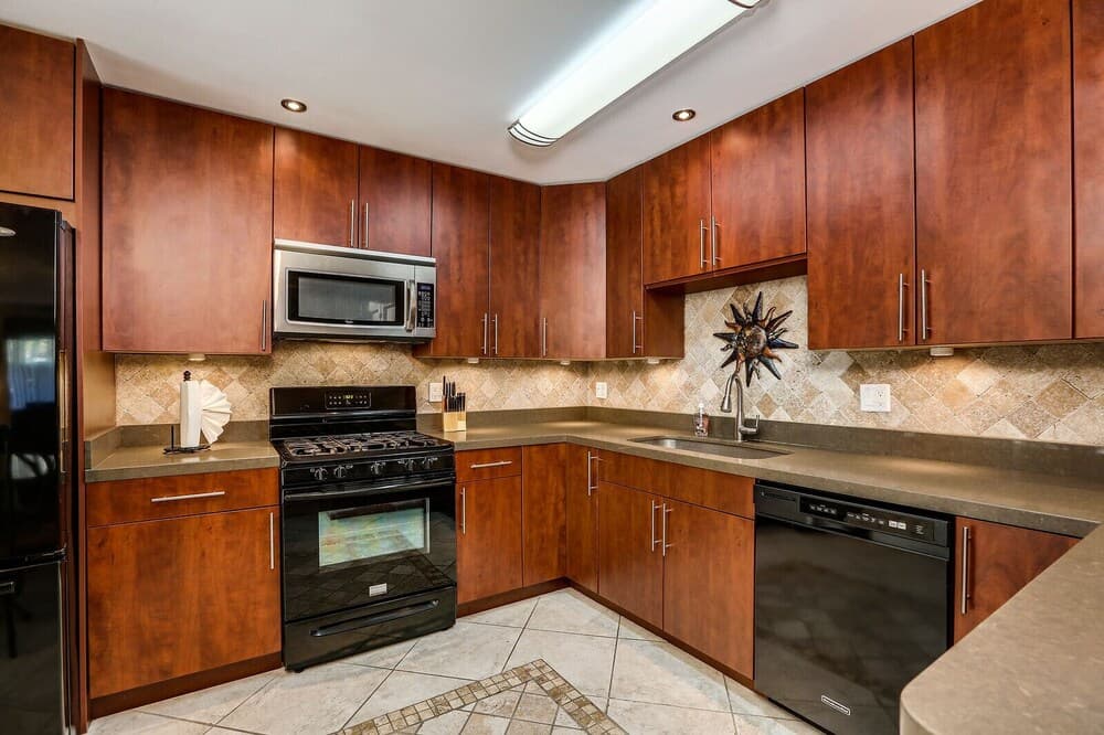 Hidden Oasis 7 Day Minimum 2 Bedroom Condo by Redawning