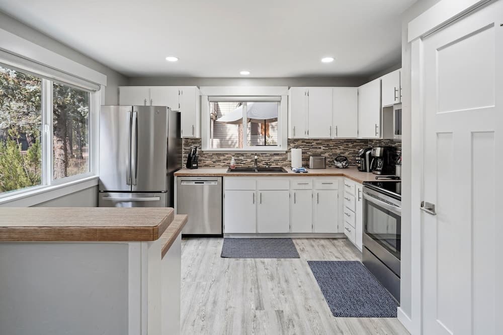 2 Killdeer Home features Private Hot Tub and Bikes to Explore Sunriver by RedAwning